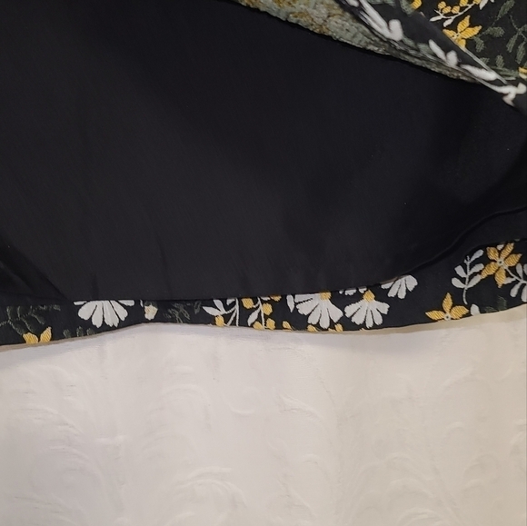 𝅺LOFT  Beautiful Jacquard Skirt with Daisy Details Sz 6P - Picture 3 of 4